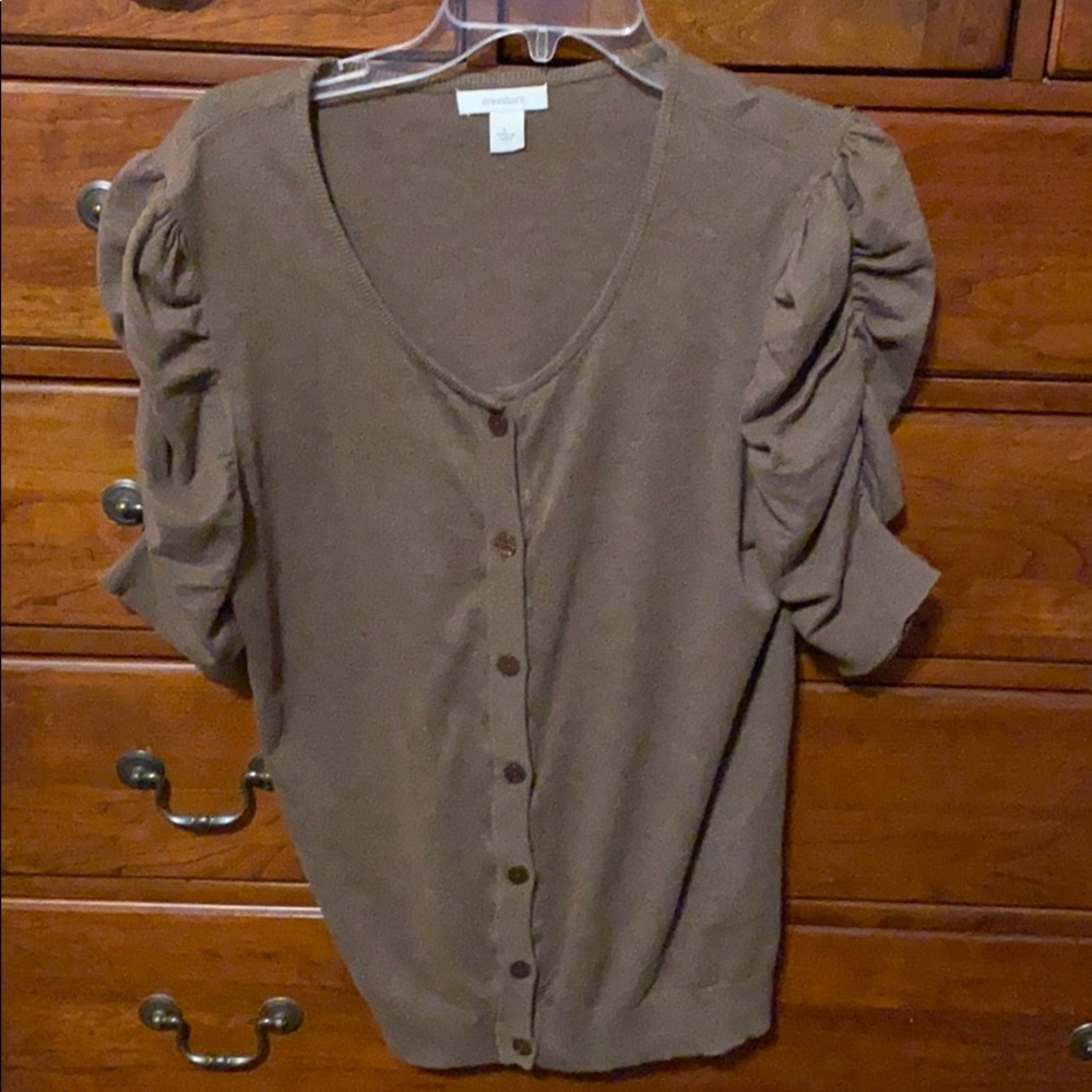 Brown sweater with gathered sleeves